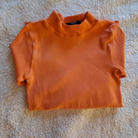 Bebe, 3/4 sleeve, ribbed top - Picture 2 of 3